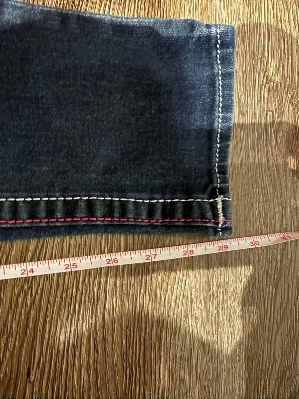 True religion skinny jeans dark wash with pink stitching - Picture 7 of 8